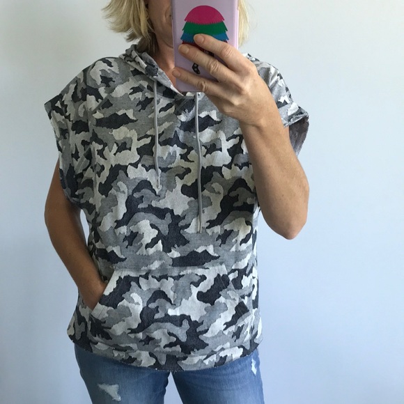 Hooded Camouflage Top - Picture 2 of 8